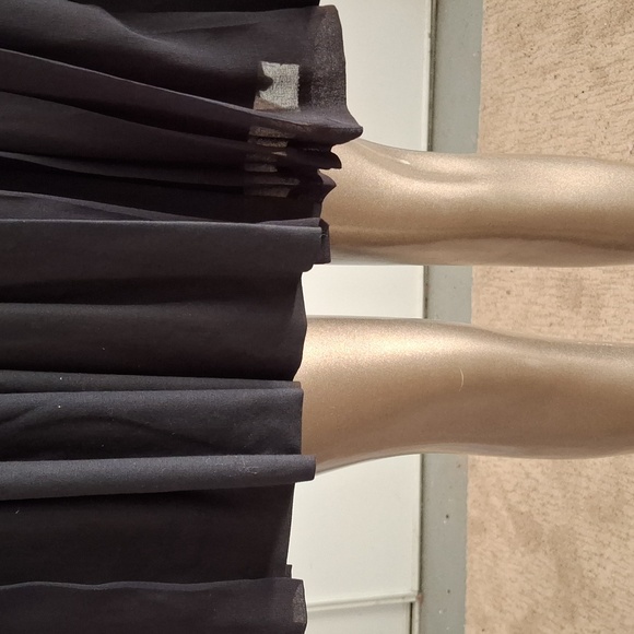 Vintage pleated mini skirt with hip yoke. Back invisible zipper. - Picture 4 of 4